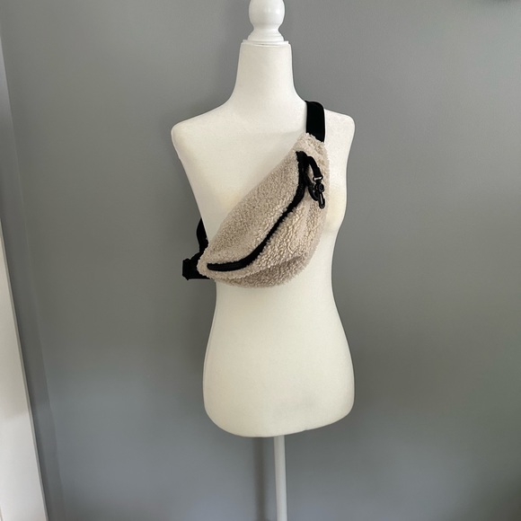 Z Supply Handbags - z supply sherpa cross body pouch